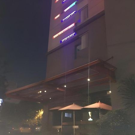 G Suites Hotel By Amithya Surabaya Kültér fotó