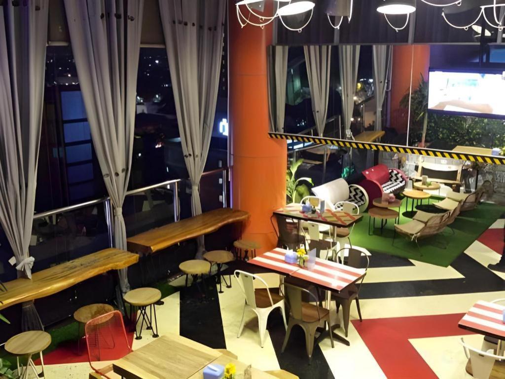 G Suites Hotel By Amithya Surabaya Kültér fotó