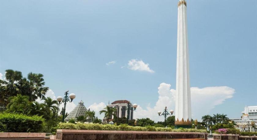 G Suites Hotel By Amithya Surabaya Kültér fotó